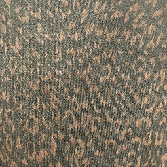 ⭐️2/$20⭐️ Weekenders animal print tank top-black w/brown leopard spots, size L - Picture 4 of 5